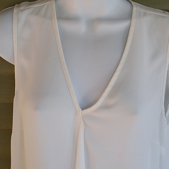 DR2 white A symmetrical V Basic Career Small Tank - Picture 4 of 7